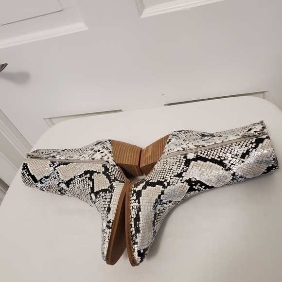 Beast Fashion Snakeprint Booties Size 6.5, Stylish, Chic, City - Picture 4 of 12